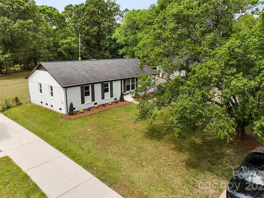 1316 Fox Run Drive, Charlotte, NC 28212.  MLS# CAR4235193, YatesRealty ID 14870. New exterior paint