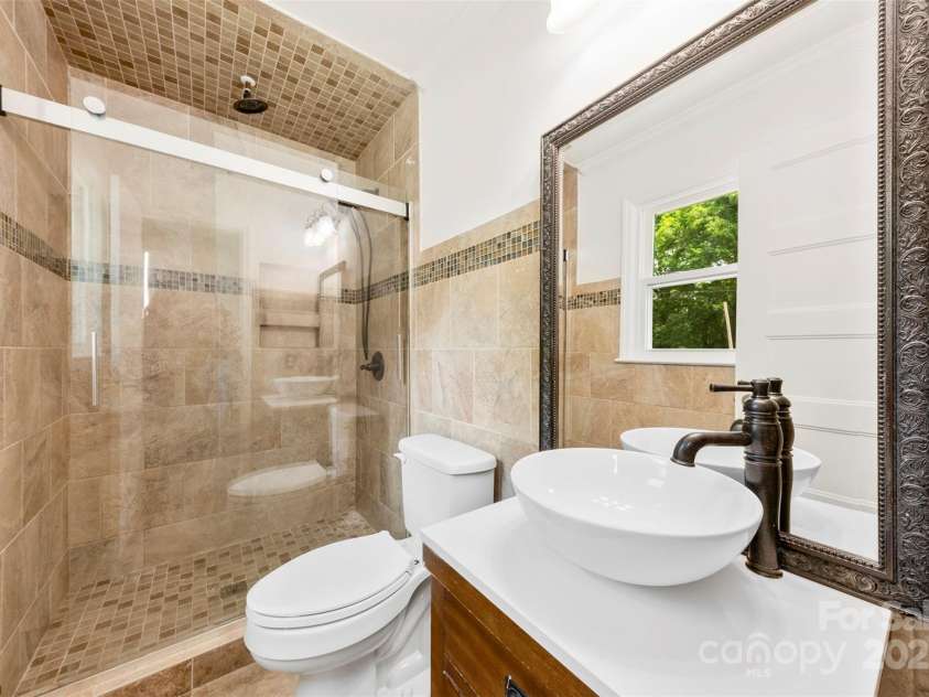 1316 Fox Run Drive, Charlotte, NC 28212.  MLS# CAR4235193, YatesRealty ID 14870. Primary Bathroom