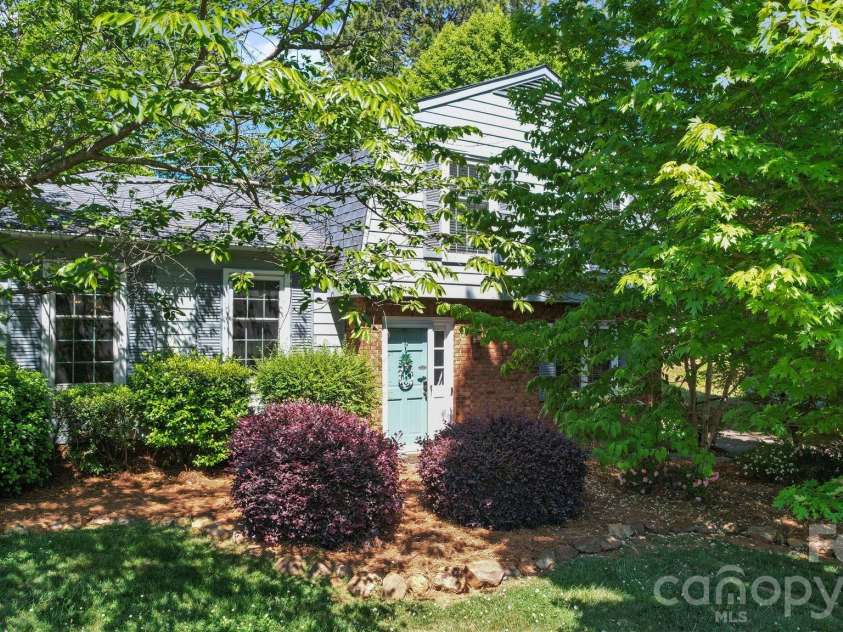 2165 Gaines Avenue, Gastonia, NC 28054.  MLS# CAR4372244, YatesRealty ID 14870. 