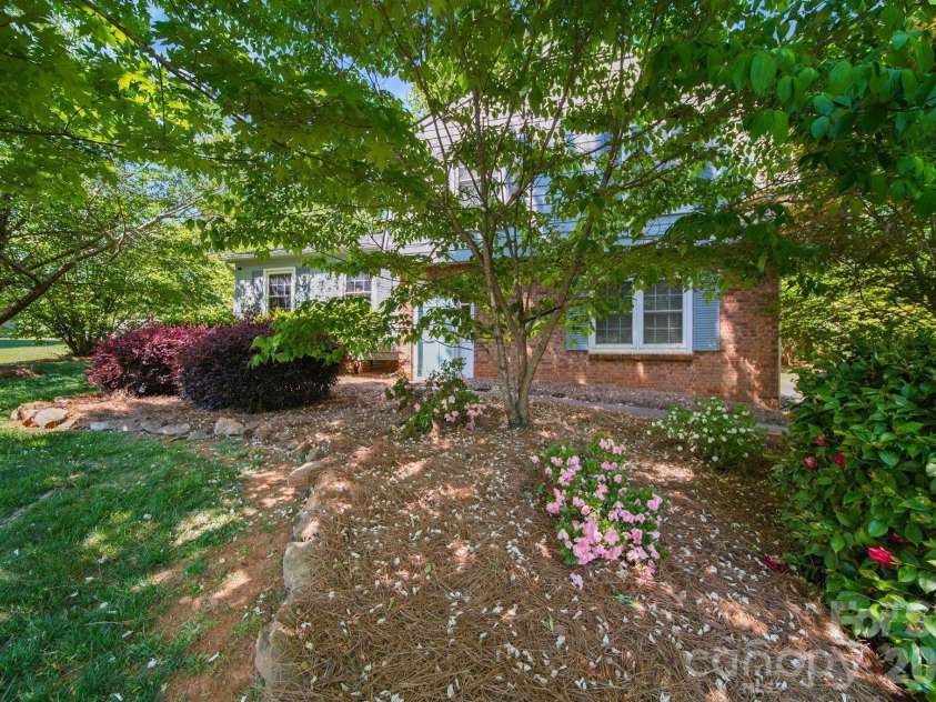 2165 Gaines Avenue, Gastonia, NC 28054.  MLS# CAR4372244, YatesRealty ID 14870. 
