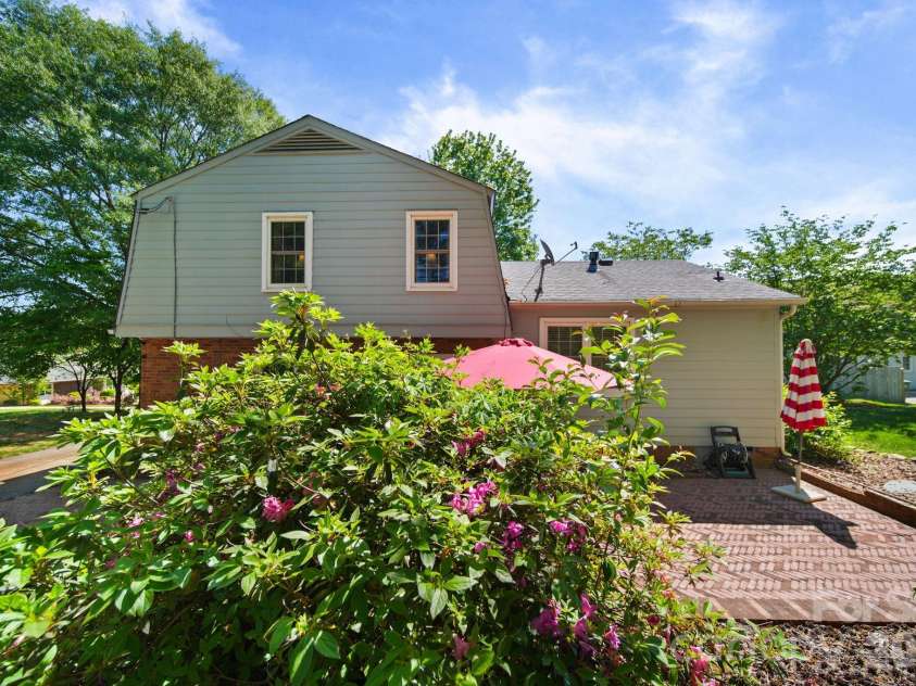 2165 Gaines Avenue, Gastonia, NC 28054.  MLS# CAR4372244, YatesRealty ID 14870. 