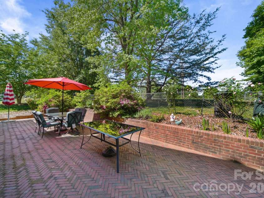 2165 Gaines Avenue, Gastonia, NC 28054.  MLS# CAR4372244, YatesRealty ID 14870. 