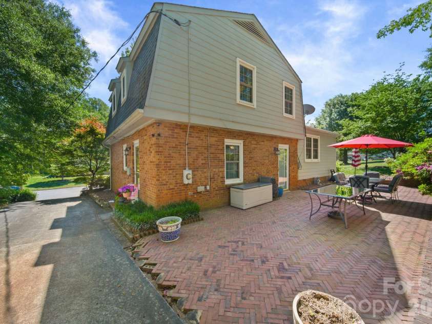 2165 Gaines Avenue, Gastonia, NC 28054.  MLS# CAR4372244, YatesRealty ID 14870. 