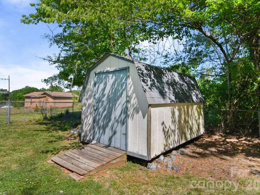 2165 Gaines Avenue, Gastonia, NC 28054.  MLS# CAR4372244, YatesRealty ID 14870. 