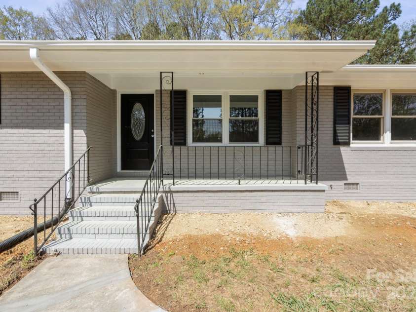 174 Maske Road, Mount Gilead, NC 27306.  MLS# CAR4259918, YatesRealty ID 14872. Front entrance