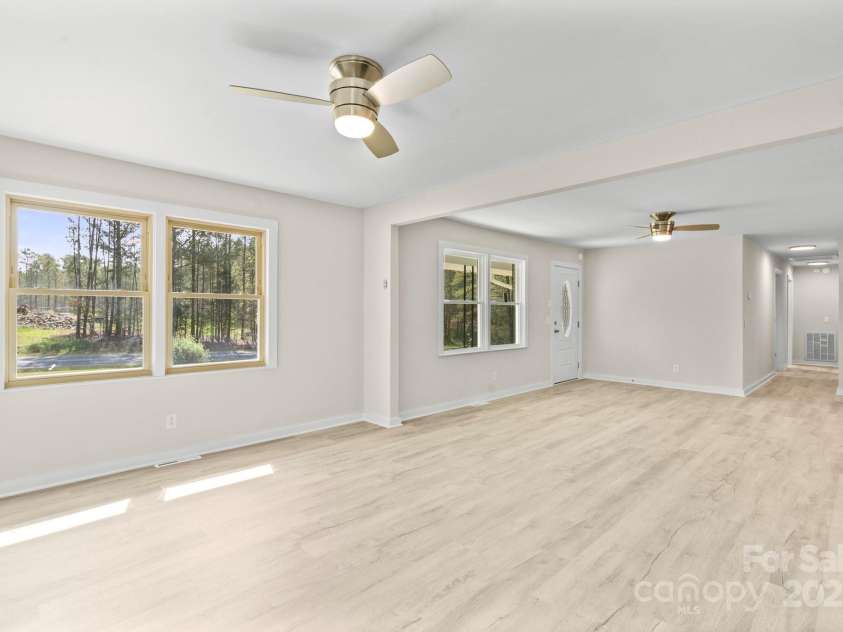 174 Maske Road, Mount Gilead, NC 27306.  MLS# CAR4259918, YatesRealty ID 14872. Living rm