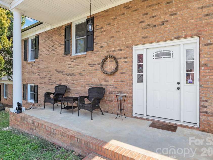 4206 Wimbledon Drive, Dallas, NC 28034.  MLS# CAR4362707, YatesRealty ID 14872. 