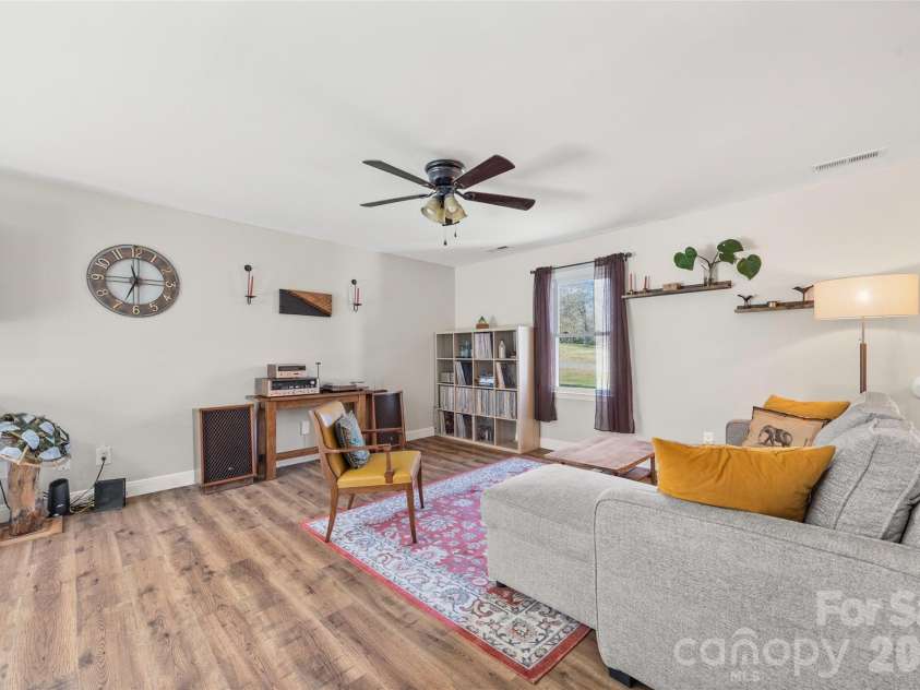4206 Wimbledon Drive, Dallas, NC 28034.  MLS# CAR4362707, YatesRealty ID 14872. 