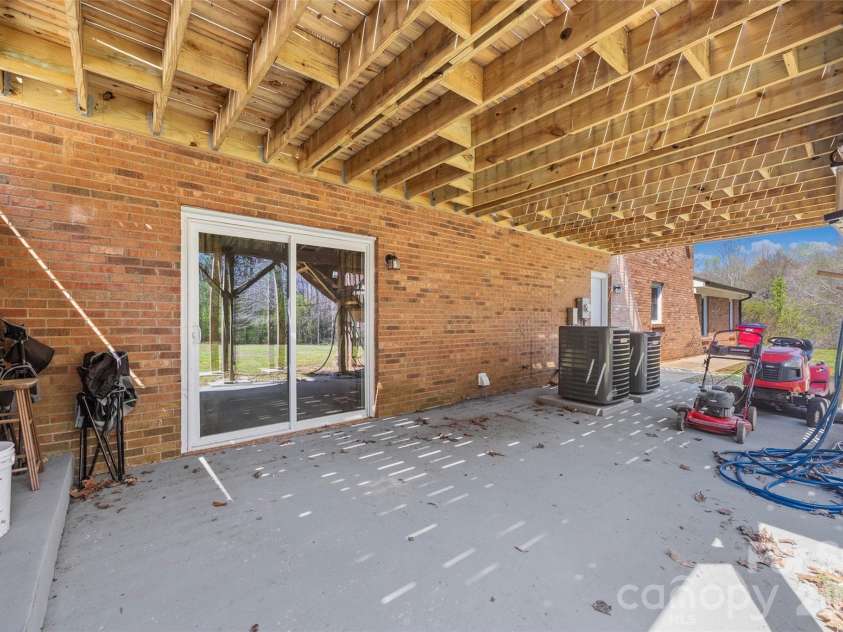 4206 Wimbledon Drive, Dallas, NC 28034.  MLS# CAR4362707, YatesRealty ID 14872. 