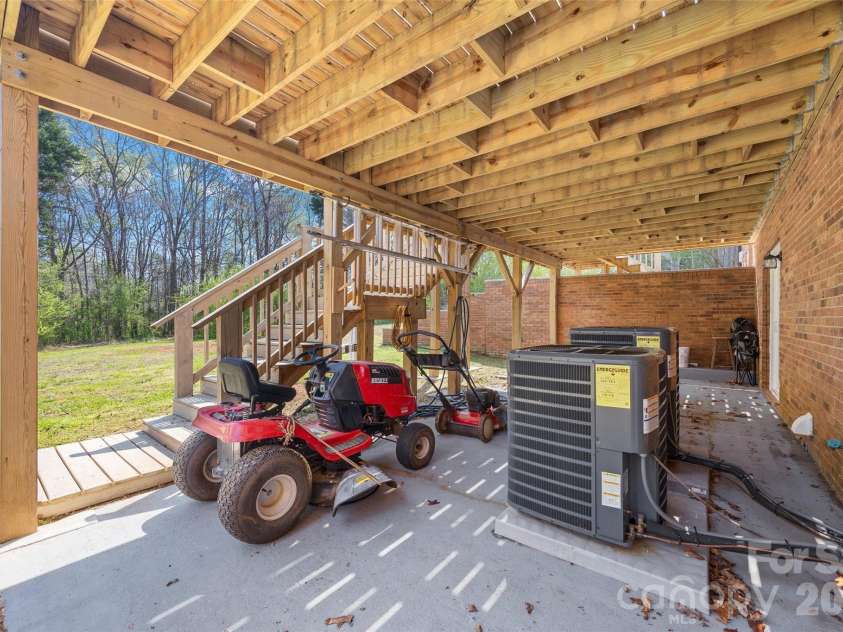 4206 Wimbledon Drive, Dallas, NC 28034.  MLS# CAR4362707, YatesRealty ID 14872. 