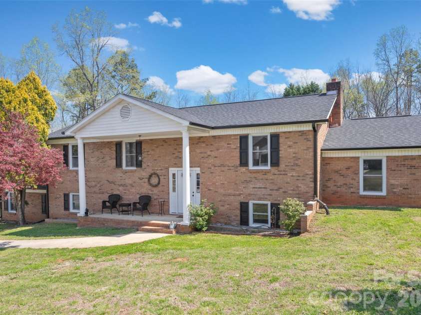4206 Wimbledon Drive, Dallas, NC 28034.  MLS# CAR4362707, YatesRealty ID 14872. 