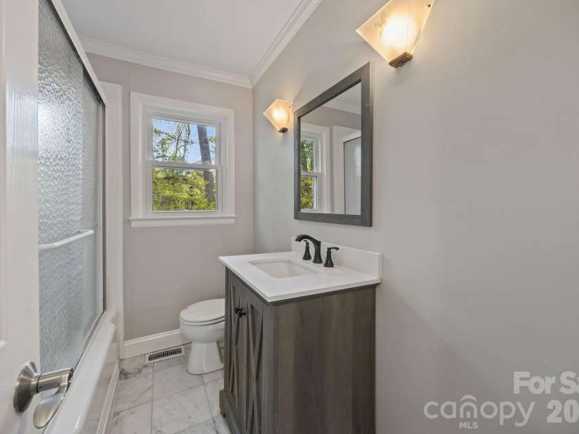 127 Lilly Avenue, Salisbury, NC 28144.  MLS# CAR4367272, YatesRealty ID 14873. Wonderful stylish bath!
