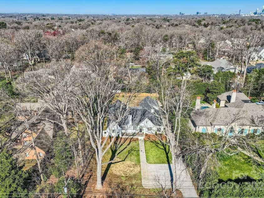 2034 Sharon Lane, Charlotte, NC 28211.  MLS# CAR4237884, YatesRealty ID 14875. 