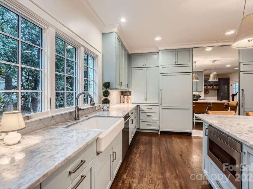 2034 Sharon Lane, Charlotte, NC 28211.  MLS# CAR4237884, YatesRealty ID 14875. Kitchen #2