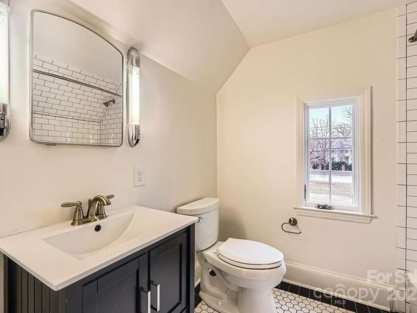 2034 Sharon Lane, Charlotte, NC 28211.  MLS# CAR4237884, YatesRealty ID 14875. Upstairs Bathroom #2
