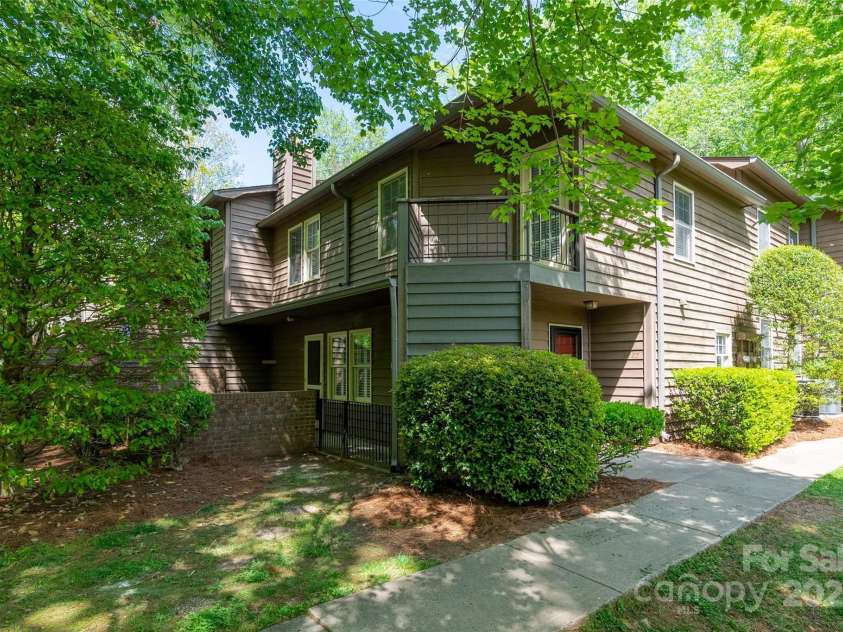 3625 Colony Crossing Drive, Charlotte, NC 28226.  MLS# CAR4246303, YatesRealty ID 14876. 