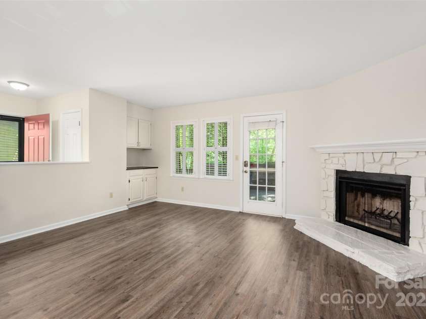 3625 Colony Crossing Drive, Charlotte, NC 28226.  MLS# CAR4246303, YatesRealty ID 14876. 