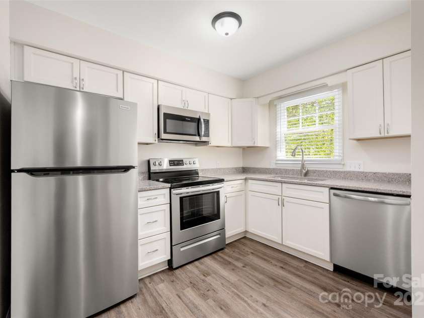 3625 Colony Crossing Drive, Charlotte, NC 28226.  MLS# CAR4246303, YatesRealty ID 14876. 