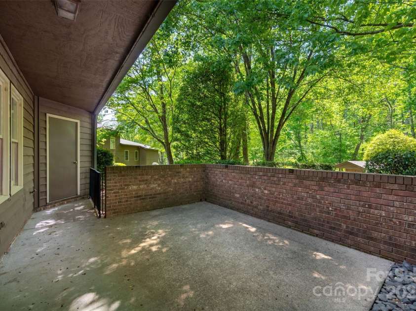 3625 Colony Crossing Drive, Charlotte, NC 28226.  MLS# CAR4246303, YatesRealty ID 14876. 