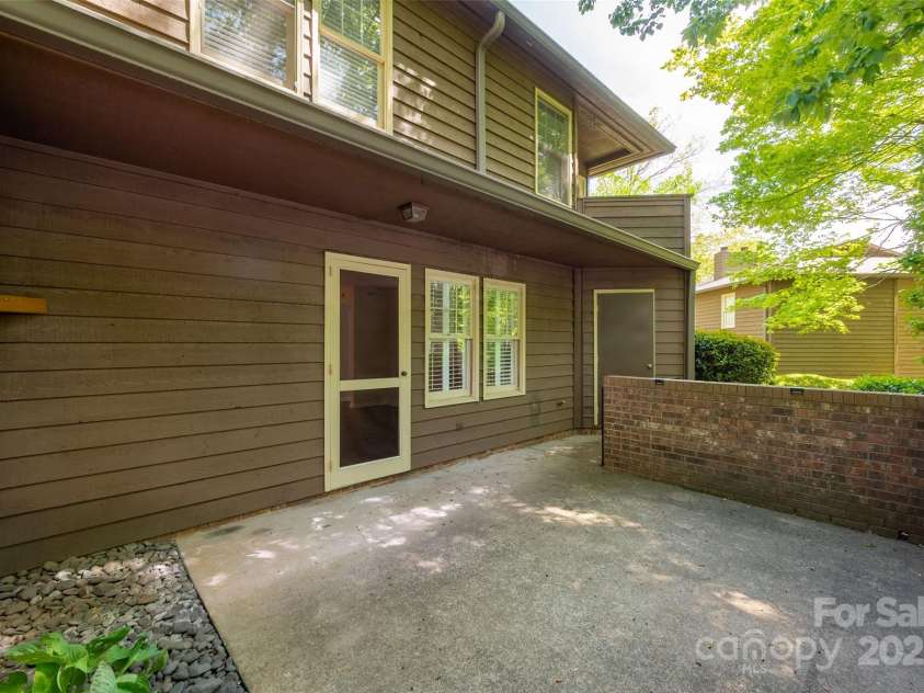 3625 Colony Crossing Drive, Charlotte, NC 28226.  MLS# CAR4246303, YatesRealty ID 14876. 