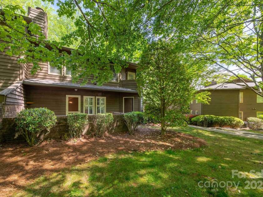 3625 Colony Crossing Drive, Charlotte, NC 28226.  MLS# CAR4246303, YatesRealty ID 14876. 