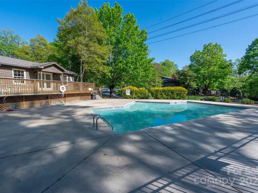 3625 Colony Crossing Drive, Charlotte, NC 28226.  MLS# CAR4246303, YatesRealty ID 14876. 