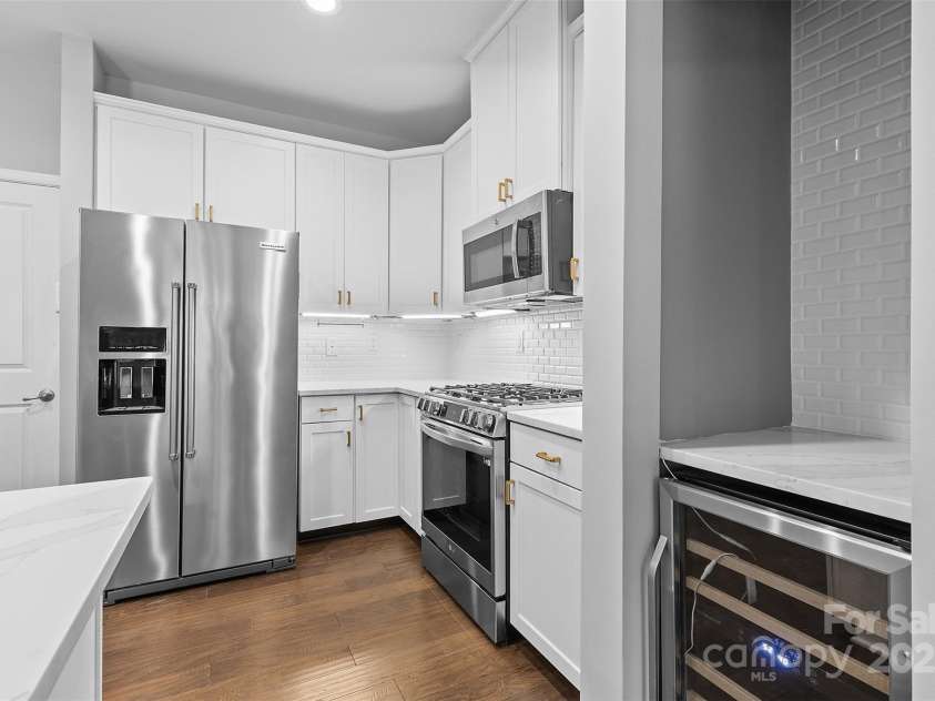 3245 Major Samuals Way, Charlotte, NC 28208.  MLS# CAR4248385, YatesRealty ID 14877. 