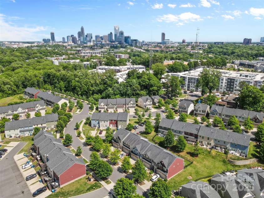 3245 Major Samuals Way, Charlotte, NC 28208.  MLS# CAR4248385, YatesRealty ID 14877. 