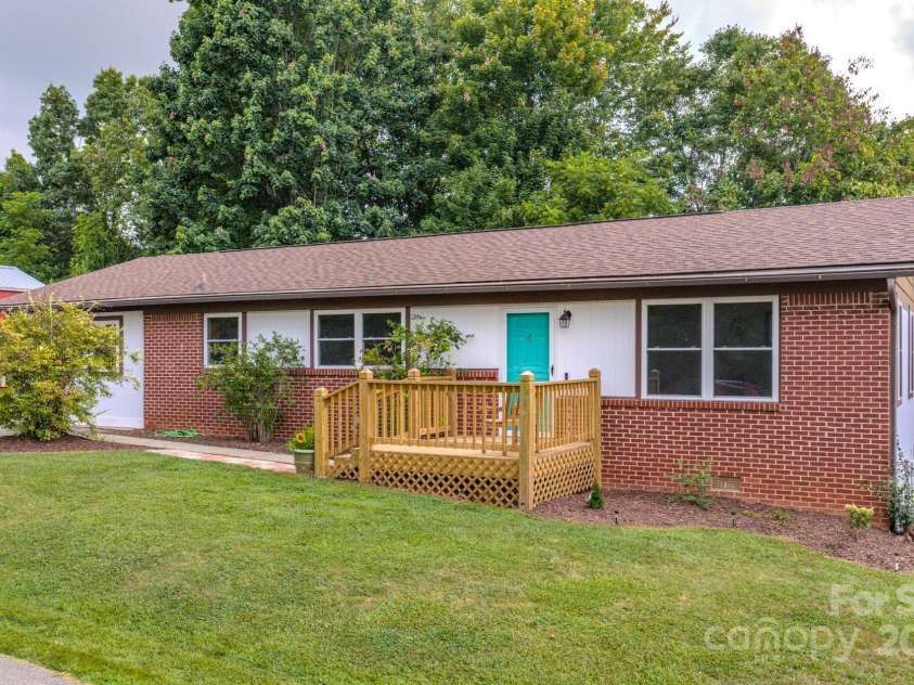 85 Pine Ridge Road, Mars Hill, NC 28754.  MLS# CAR4284642, YatesRealty ID 1488. 