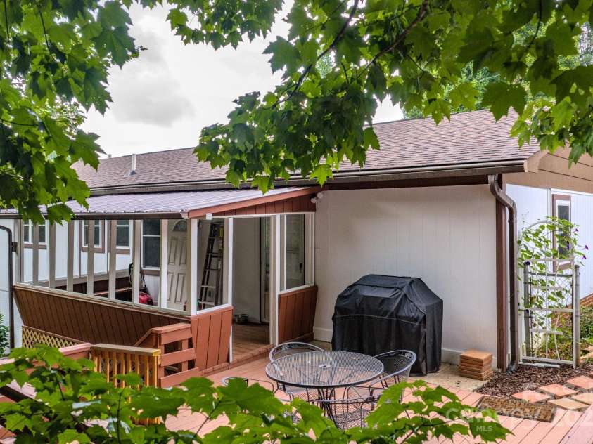 85 Pine Ridge Road, Mars Hill, NC 28754.  MLS# CAR4284642, YatesRealty ID 1488. 