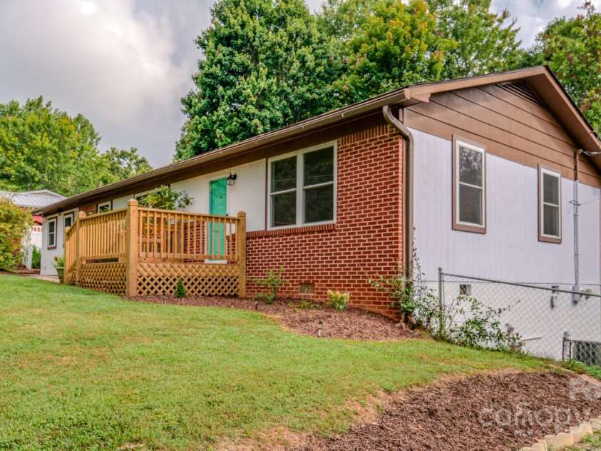 85 Pine Ridge Road, Mars Hill, NC 28754.  MLS# CAR4284642, YatesRealty ID 1488. 