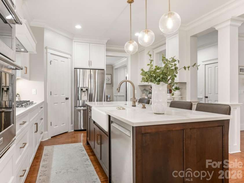 5422 Open Book Lane, Charlotte, NC 28270.  MLS# CAR4352219, YatesRealty ID 14880. FULLY UPDATED KITCHEN