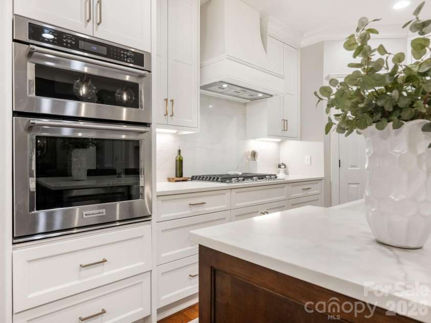 5422 Open Book Lane, Charlotte, NC 28270.  MLS# CAR4352219, YatesRealty ID 14880. KITCHEN QUARTZ AND STAINLESS APPLIANCES