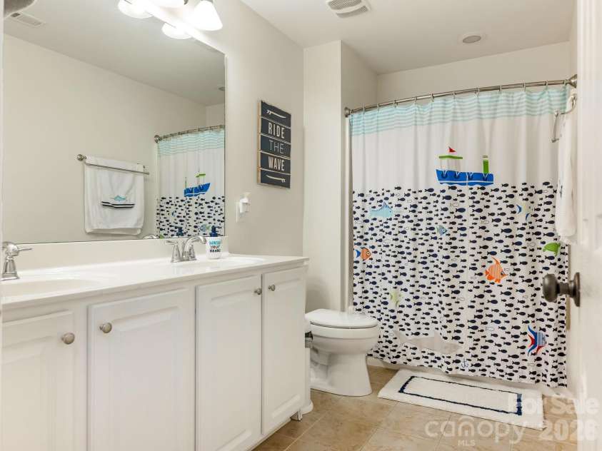 5422 Open Book Lane, Charlotte, NC 28270.  MLS# CAR4352219, YatesRealty ID 14880. SECOND UPSTAIRS FULL BATH
