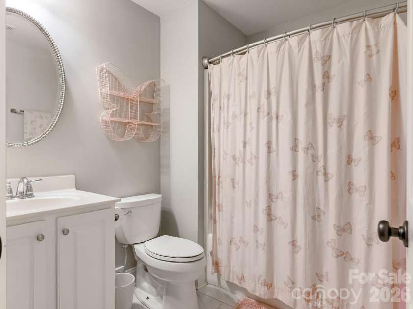 5422 Open Book Lane, Charlotte, NC 28270.  MLS# CAR4352219, YatesRealty ID 14880. UPSTAIRS FULL BATH