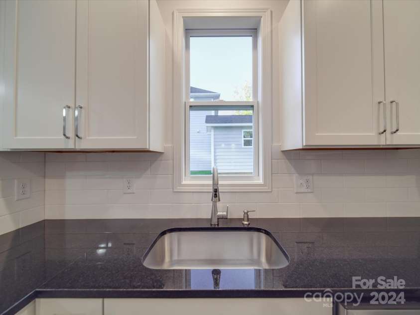 558 Geneva Circle, Gastonia, NC 28056.  MLS# CAR4186850, YatesRealty ID 14880. 