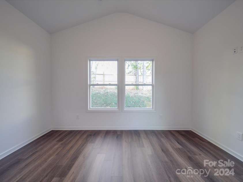 558 Geneva Circle, Gastonia, NC 28056.  MLS# CAR4186850, YatesRealty ID 14880. 