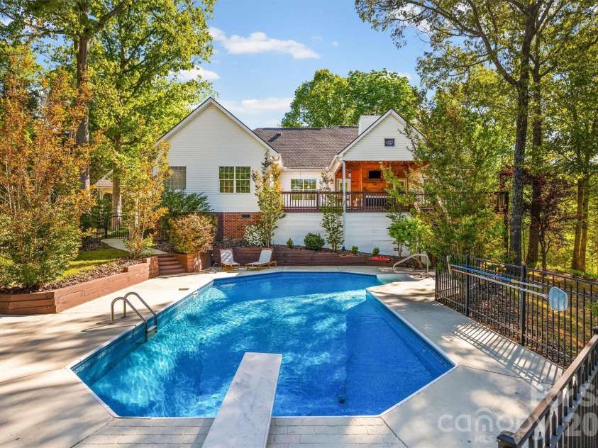 2830 Point Drive, Richburg, SC 29729.  MLS# CAR4372039, YatesRealty ID 14881. 