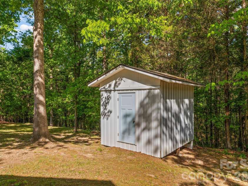 2830 Point Drive, Richburg, SC 29729.  MLS# CAR4372039, YatesRealty ID 14881. 