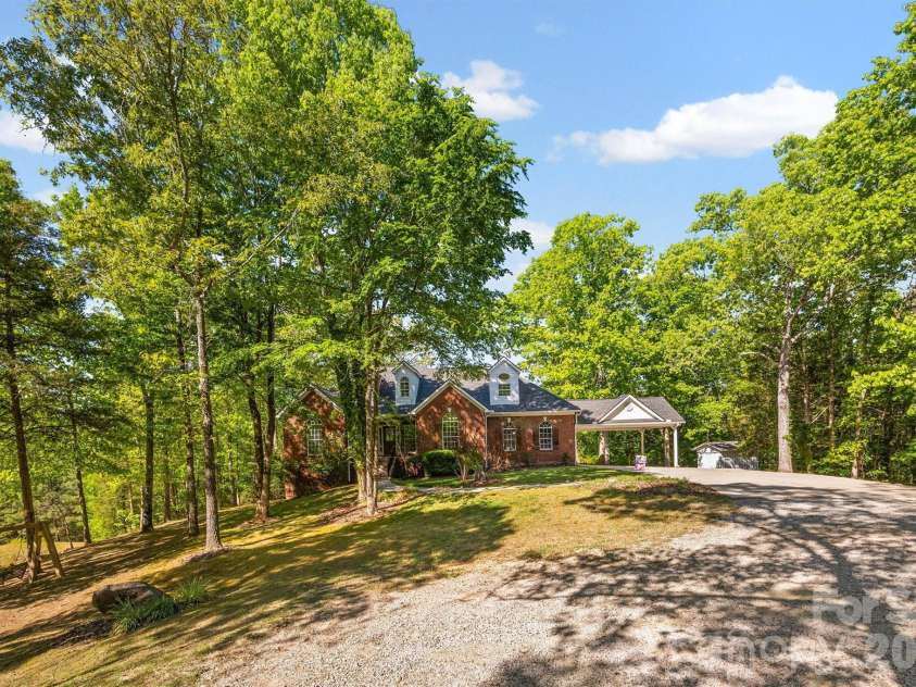 2830 Point Drive, Richburg, SC 29729.  MLS# CAR4372039, YatesRealty ID 14881. 
