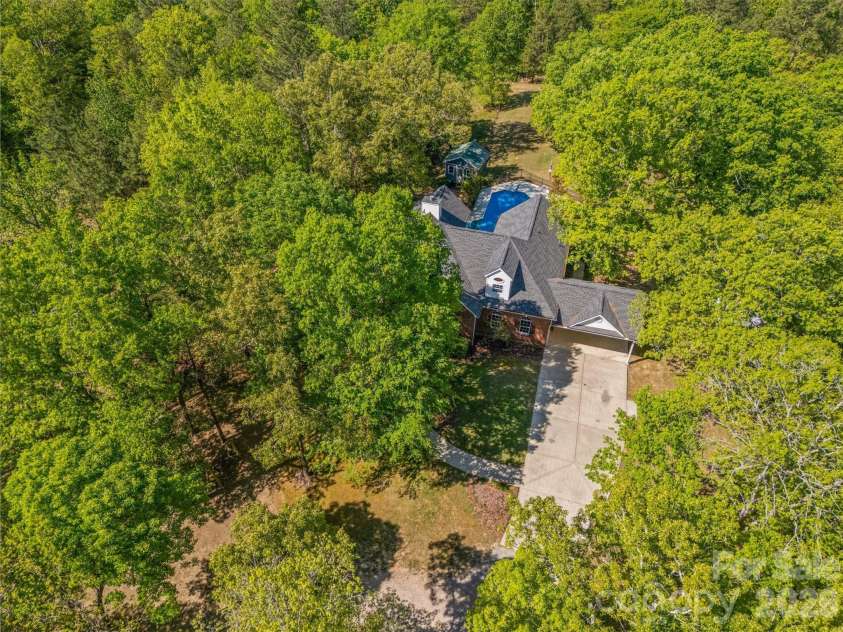 2830 Point Drive, Richburg, SC 29729.  MLS# CAR4372039, YatesRealty ID 14881. 