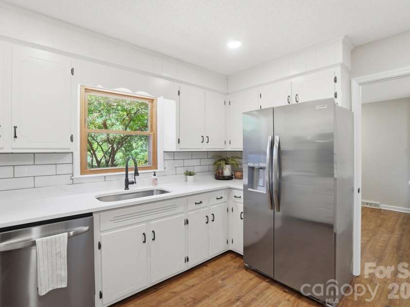 2814 Williams Road, Matthews, NC 28105.  MLS# CAR4372223, YatesRealty ID 14882. Kitchen with a window over the sink