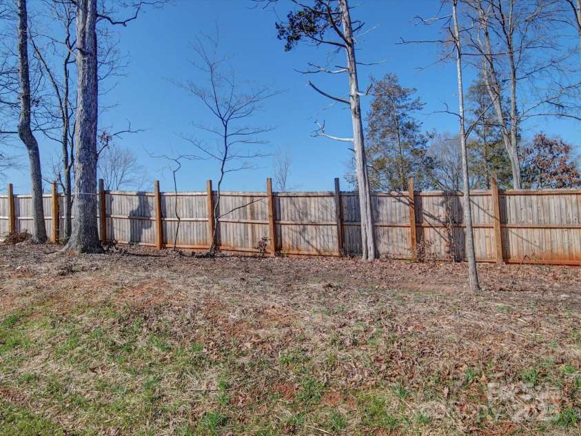 554 Geneva Circle, Gastonia, NC 28056.  MLS# CAR4220064, YatesRealty ID 14882. 