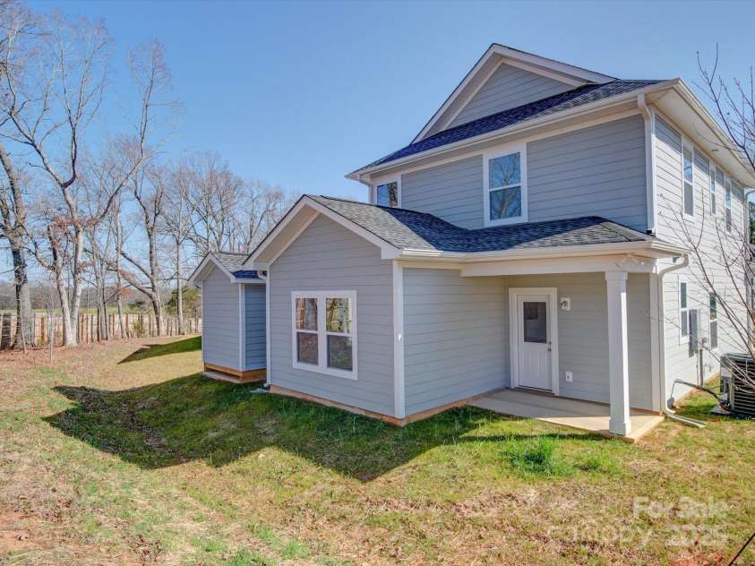 554 Geneva Circle, Gastonia, NC 28056.  MLS# CAR4220064, YatesRealty ID 14882. 