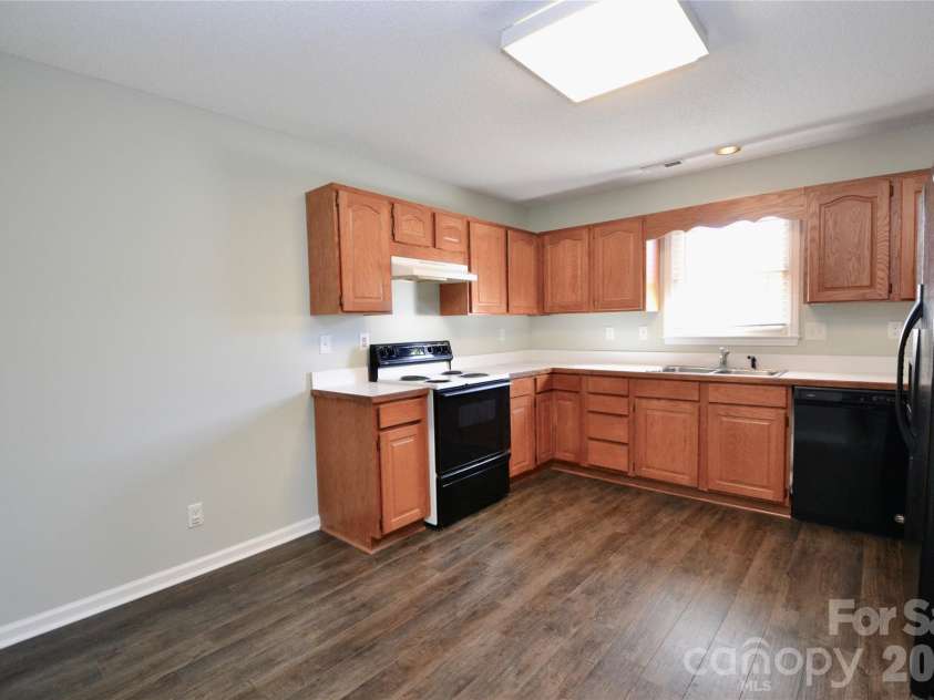 413 Hidden Creek Circle, Salisbury, NC 28147.  MLS# CAR4317143, YatesRealty ID 14883. Eat-in kitchen