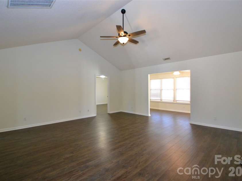 413 Hidden Creek Circle, Salisbury, NC 28147.  MLS# CAR4317143, YatesRealty ID 14883. Oversized Great Room