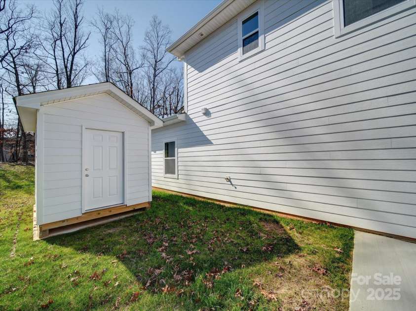 502 Geneva Circle, Gastonia, NC 28056.  MLS# CAR4220056, YatesRealty ID 14883. 