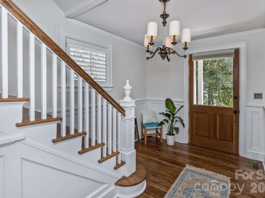 180 Tacoma Circle, Asheville, NC 28801.  MLS# CAR4370430, YatesRealty ID 14884. 