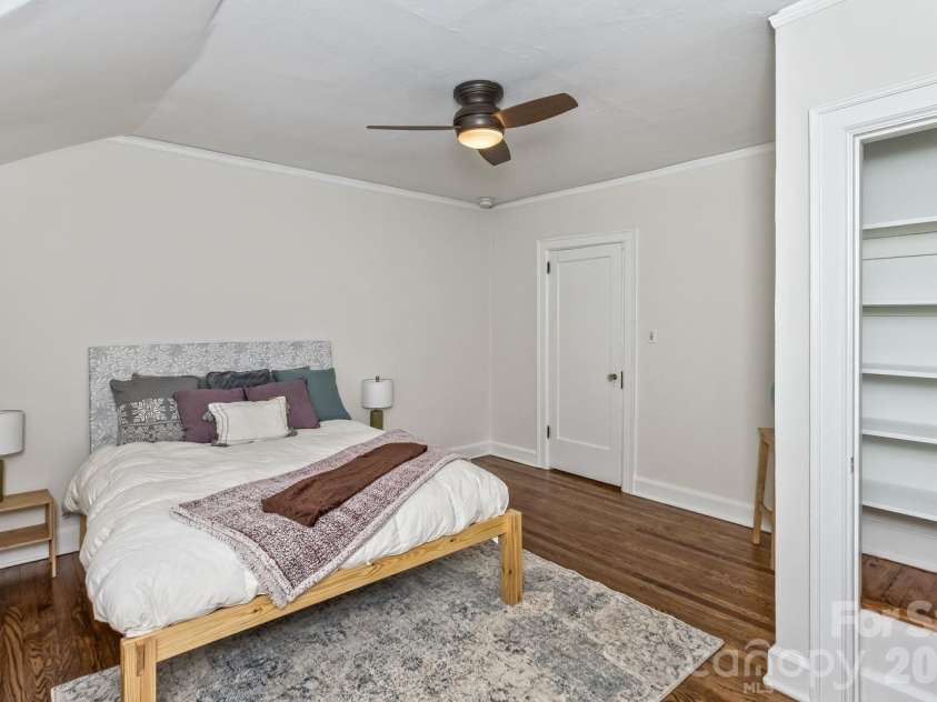 180 Tacoma Circle, Asheville, NC 28801.  MLS# CAR4370430, YatesRealty ID 14884. 