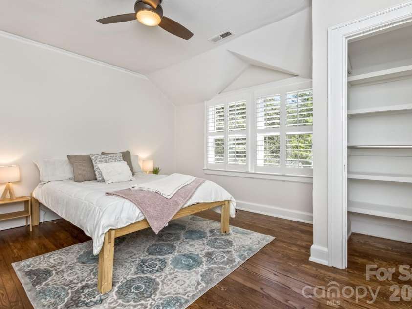 180 Tacoma Circle, Asheville, NC 28801.  MLS# CAR4370430, YatesRealty ID 14884. 